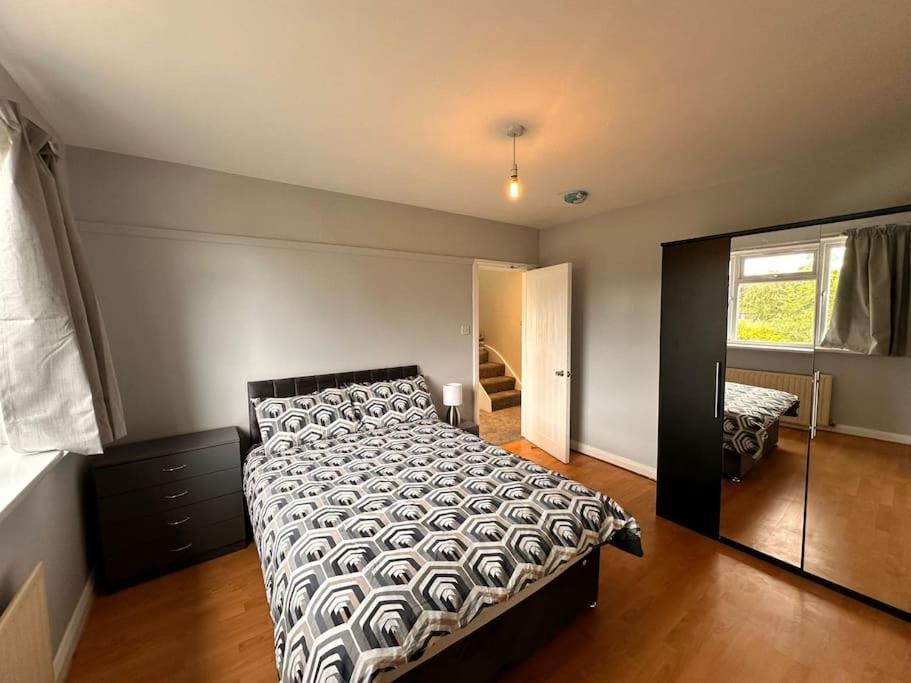 5 Bed Property In Se12 Лондон Екстер'єр фото